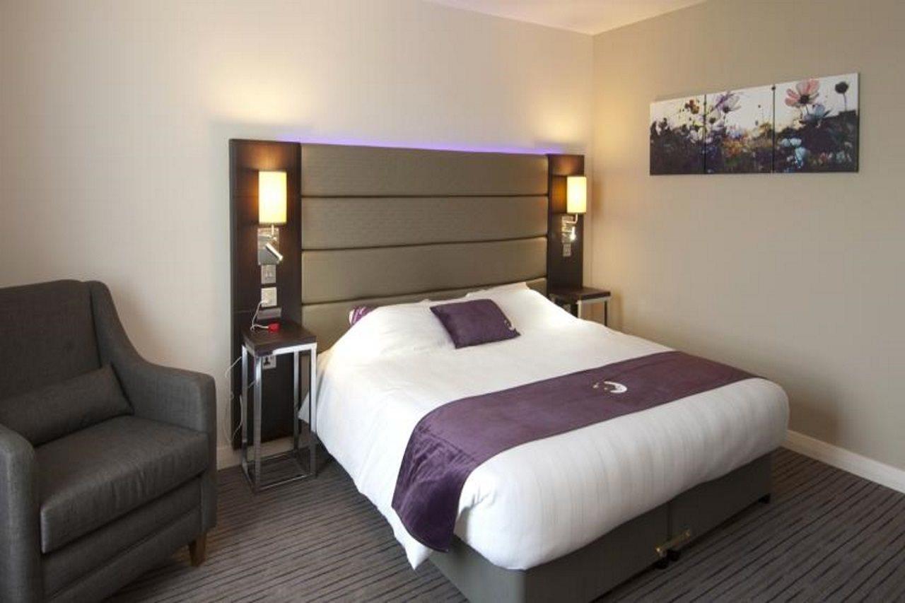 Premier Inn London Brentford Exterior foto