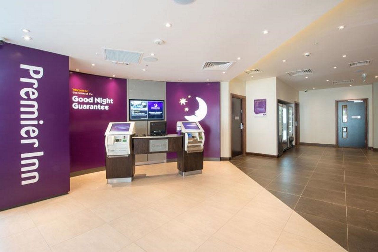 Premier Inn London Brentford Exterior foto